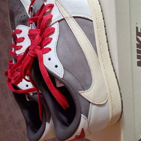 Travis Scott Jordans - Picture 2 of 12